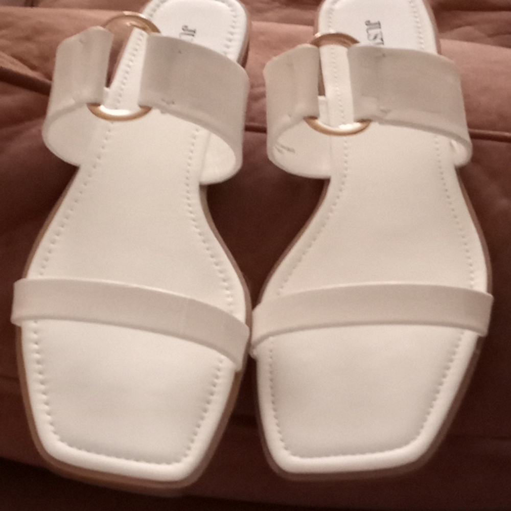 Clothes/shoes